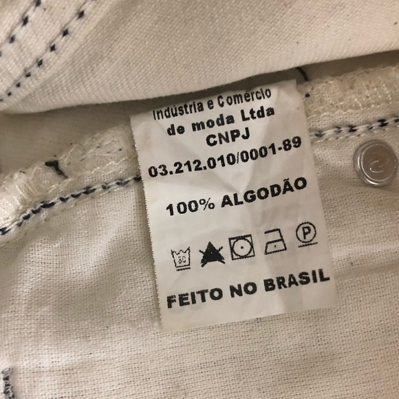 Snake Pattern Distressed Shorts - Picture 6 of 7